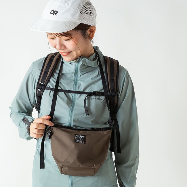デサント オルテライン ボディバッグ ロールトップサコッシュ DOAWJA51 DESCENTE（デサント）の「ロールトップサコッシュ（ボディバッグ