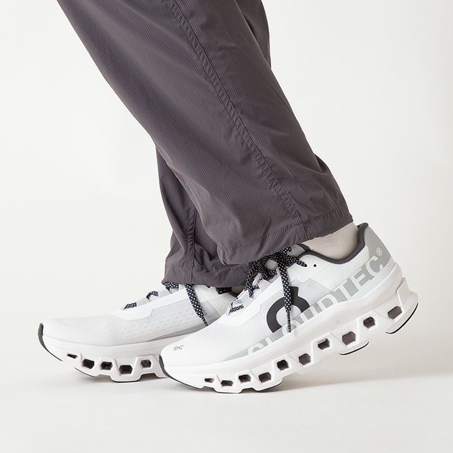 On オン クラウドモンスター【ウィメンズ】