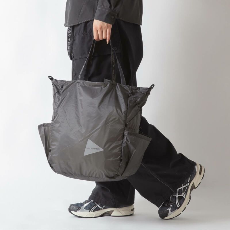 and wander アンドワンダー シルトートバッグ