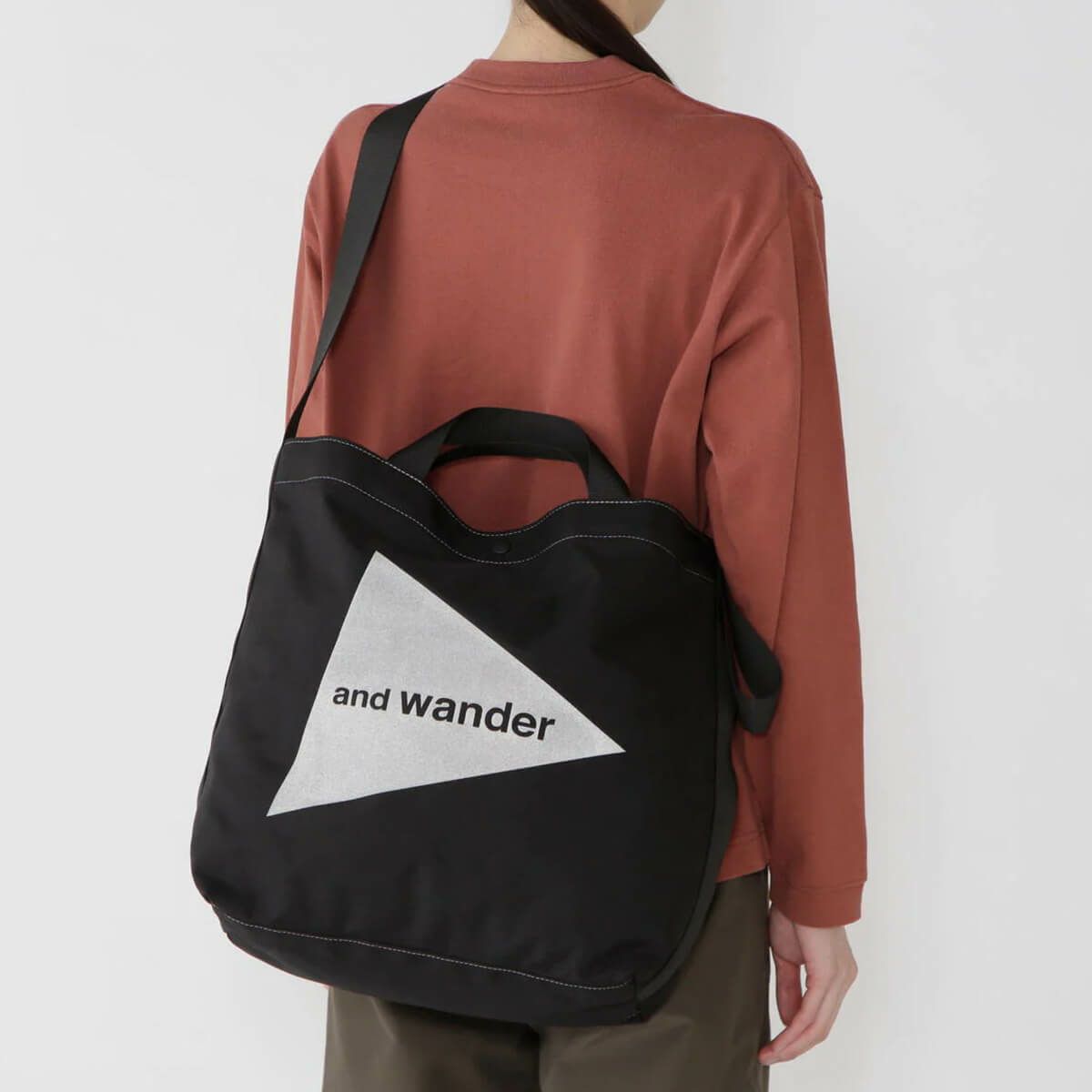 and wander アンドワンダー リサイクルOXロゴトートバッグ