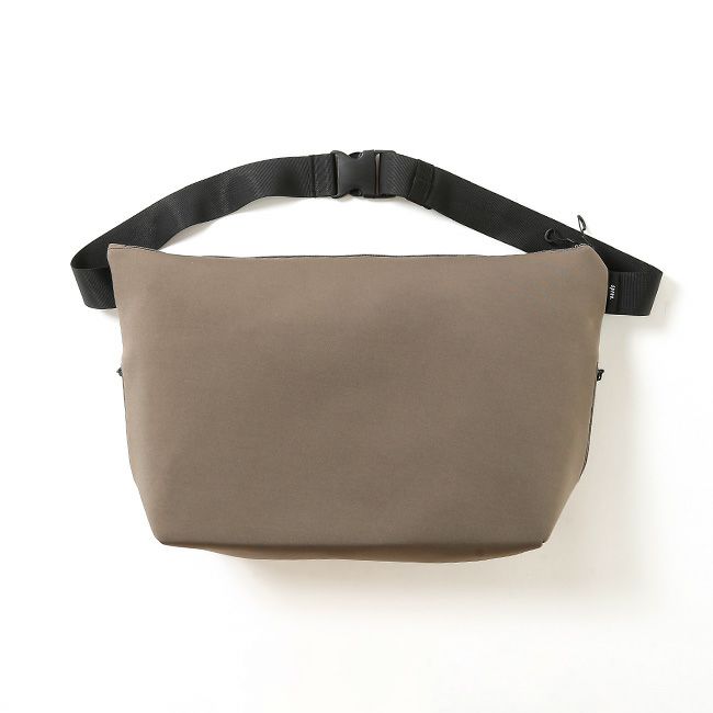 &NUT アンドナット ネオプレンメッセンジャーバッグ 34L